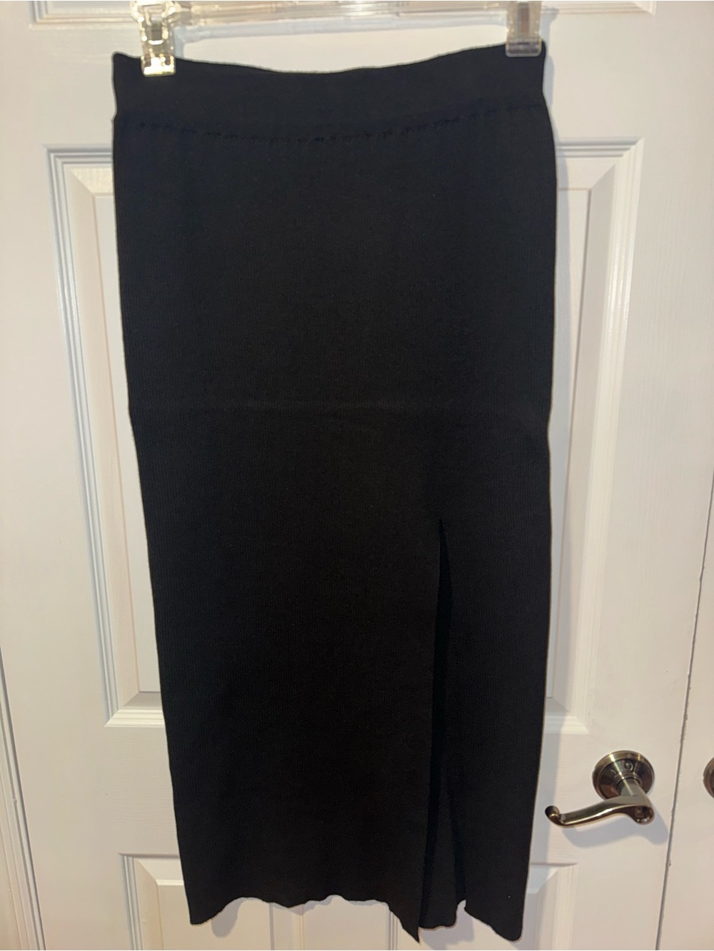 Classic Black Knit Midi Skirt with Slit